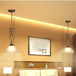 Northern Rural Tischlampe ist eine zeitgenössische und kontraktierte Idee mit einem Kopf, einer Droplight-Glaslampe