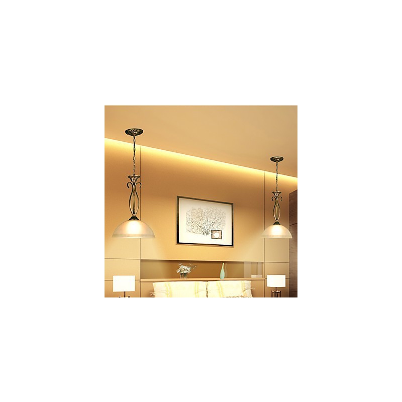 Northern Rural Tischlampe ist eine zeitgenössische und kontraktierte Idee mit einem Kopf, einer Droplight-Glaslampe