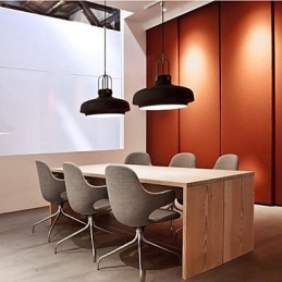 Moderne, zeitgenössische Pendelleuchte aus Metall im Landhausstil