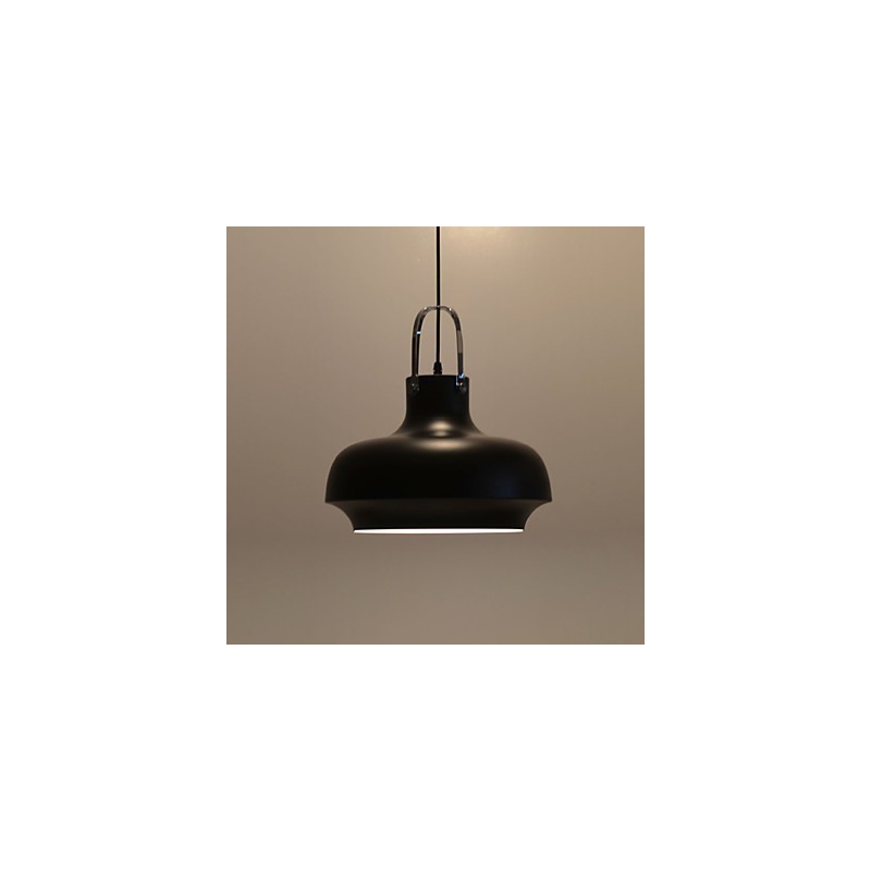 Moderne, zeitgenössische Pendelleuchte aus Metall im Landhausstil