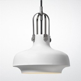 Moderne, zeitgenössische Pendelleuchte aus Metall im Landhausstil