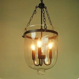 Runde Pendelleuchte aus Glas im Landhausstil