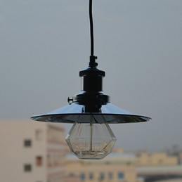 Hängelampe aus verchromtem Metall im Landhausstil