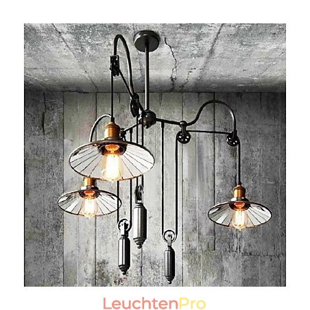 Kronleuchter aus Metall im Mini-Stil im Vintage-Landhausstil Kronleuchter aus Metall im Mini-Stil im Vintage-Landhausstil