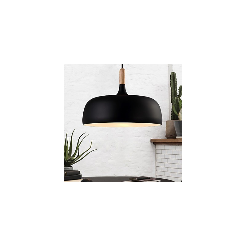 Moderne, zeitgenössische Pendelleuchte aus Metall im Landhausstil