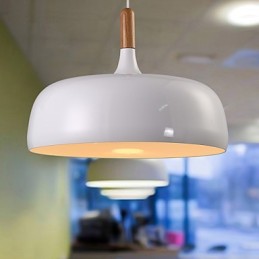 Moderne, zeitgenössische Pendelleuchte aus Metall im Landhausstil