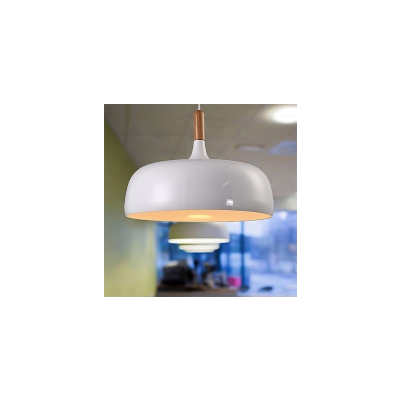 Moderne, zeitgenössische Pendelleuchte aus Metall im Landhausstil