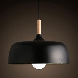 Moderne, zeitgenössische Pendelleuchte aus Metall im Landhausstil