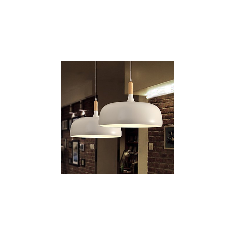 Moderne, zeitgenössische Pendelleuchte aus Metall im Landhausstil