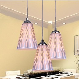 Moderne, schlichte Deckenlampen und Laternen für den Esstisch