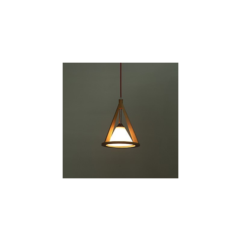 Kronleuchter aus Holz im Designer-Stil. Eleganter Kronleuchter im zeitgenössischen Stil