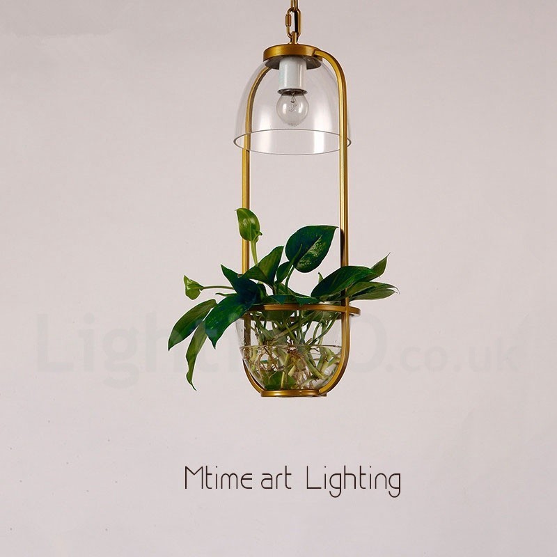 Traditionelle klassische Pendelleuchte aus Glas mit einer Leuchte
