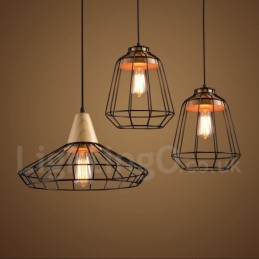 Hängelampe aus Metall und Holz im Landhausstil