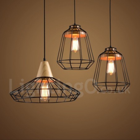 Hängelampe aus Metall und Holz im Landhausstil Hängelampe aus Metall und Holz im Landhausstil
