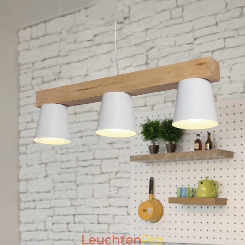 Moderne Pendelleuchte aus Holz mit 3 Lichtern