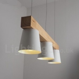 Moderne Pendelleuchte aus Holz mit 3 Lichtern