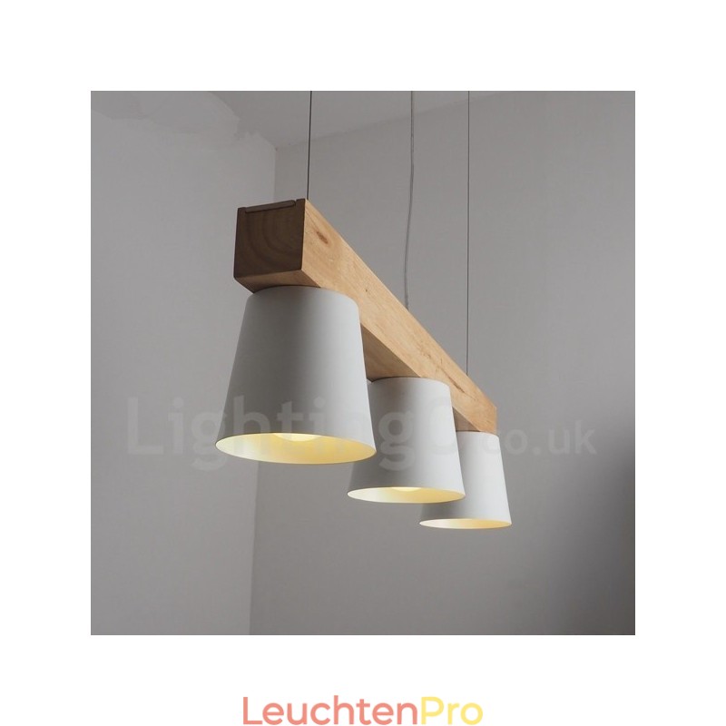 Moderne Pendelleuchte aus Holz mit 3 Lichtern