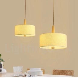 Moderne Pendelleuchte aus Holz im Trommelstil mit Stoffschirm