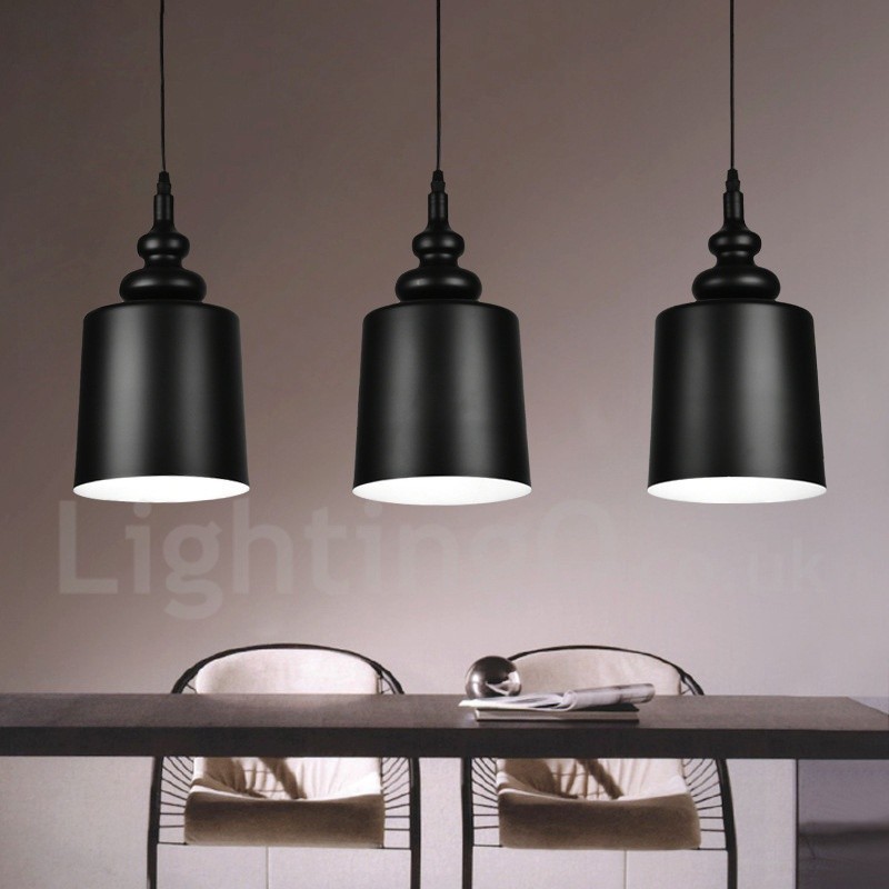 Schwarze, moderne Pendelleuchte mit 3 Lichtern