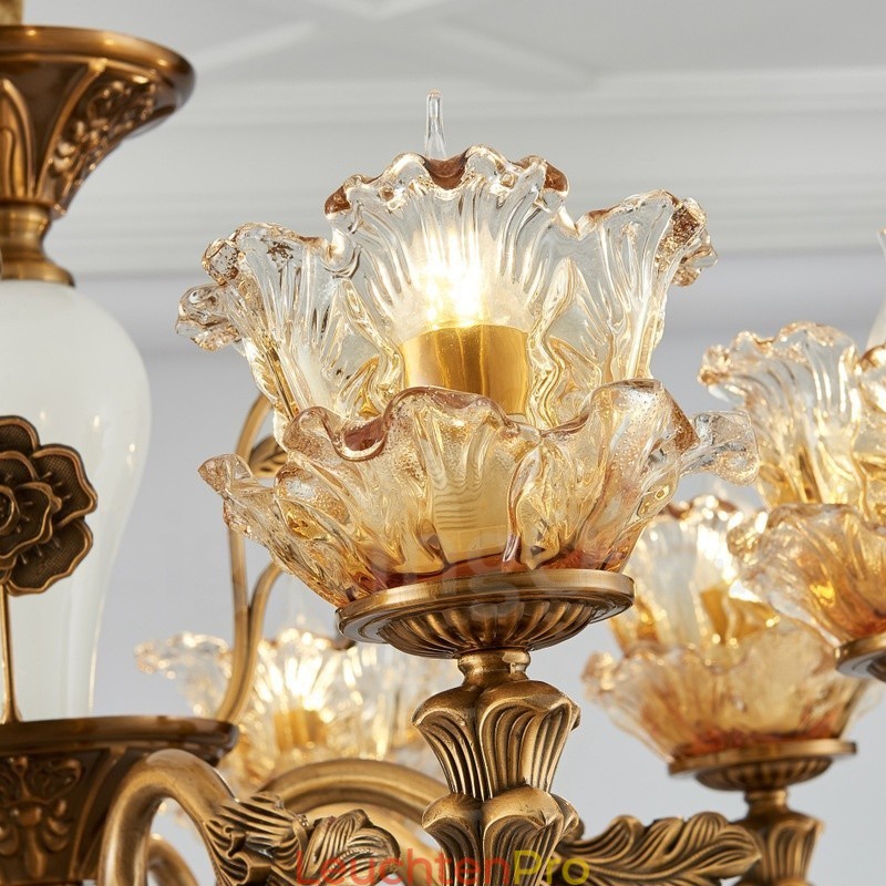 8-flammiger traditioneller klassischer integrierter Kronleuchter aus Metall