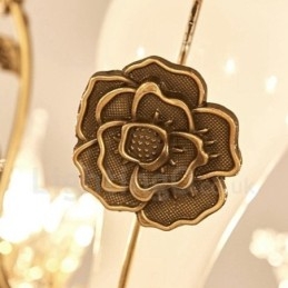 8-flammiger traditioneller klassischer integrierter Kronleuchter aus Metall