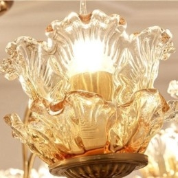 8-flammiger traditioneller klassischer integrierter Kronleuchter aus Metall