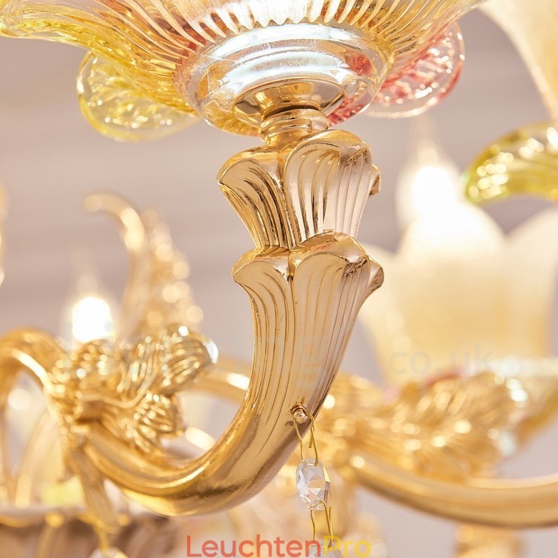 8-flammiger traditioneller klassischer integrierter Kronleuchter aus Metall