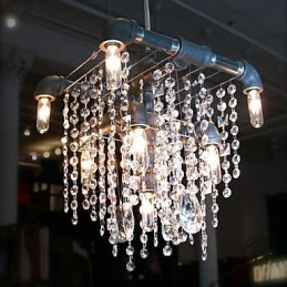 Charakteristischer Kronleuchter aus Kristallglas mit 9 Lichtern im nordamerikanischen Stil im Rohrdesign