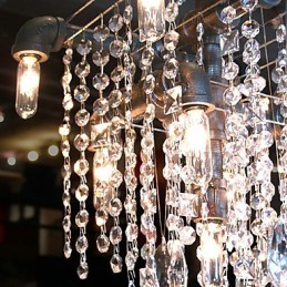 Charakteristischer Kronleuchter aus Kristallglas mit 9 Lichtern im nordamerikanischen Stil im Rohrdesign