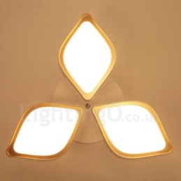 3-flammige, moderne, integrierte Deckenleuchte aus Metall