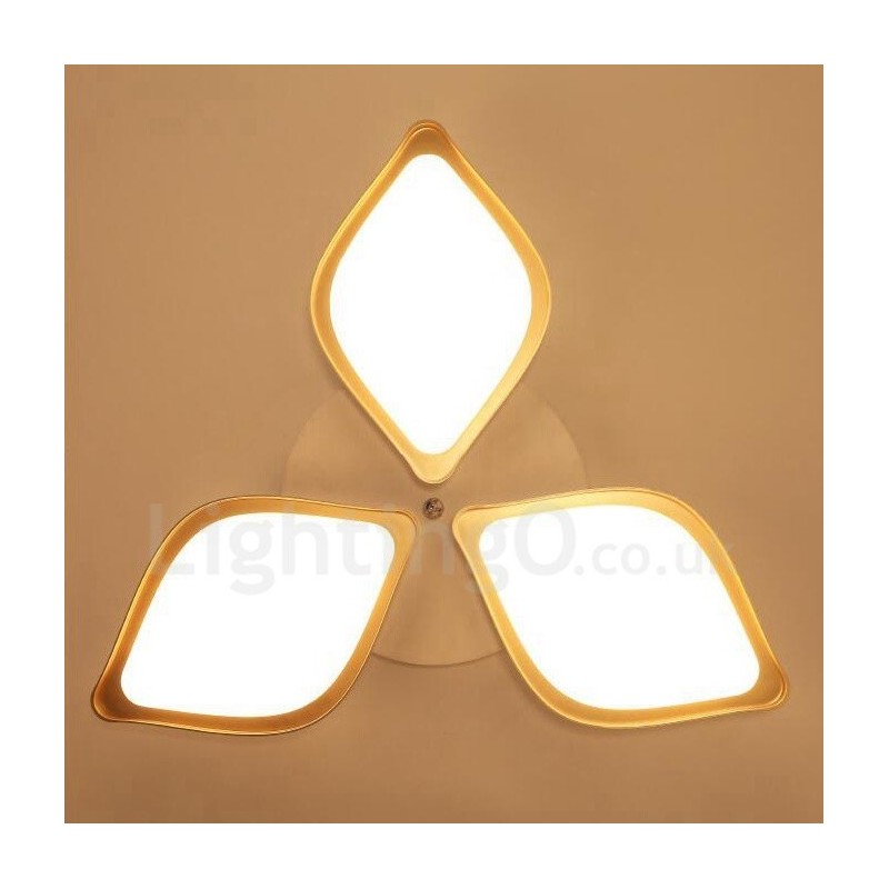 3-flammige, moderne, integrierte Deckenleuchte aus Metall