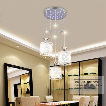Moderne, zeitgenössische Glühlampe aus Metall mit 3 Lichtern Moderne, zeitgenössische Glühlampe aus Metall mit 3 Lichtern