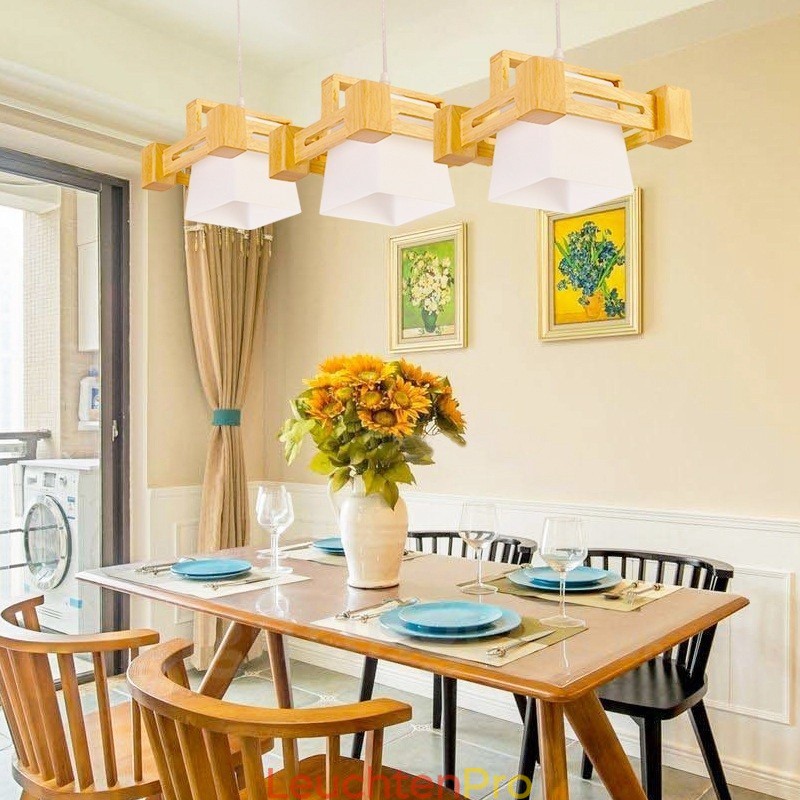3-flammige Pendelleuchte aus Holz im modernen, zeitgenössischen nordischen Stil mit Stoffschirm