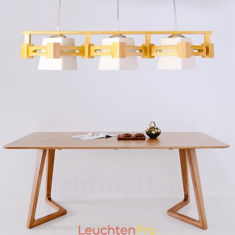 3-flammige Pendelleuchte aus Holz im modernen, zeitgenössischen nordischen Stil mit Stoffschirm