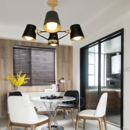 4-flammige Pendelleuchte aus Holz im modernen, zeitgenössischen nordischen Stil mit Eisenschirm