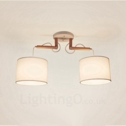 Moderne Pendelleuchte mit 2 Lichtern aus Holz und Stoffschirm