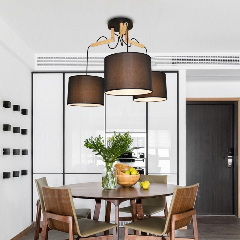 Moderne Pendelleuchte mit 3 Lichtern aus Holz und Stoffschirm