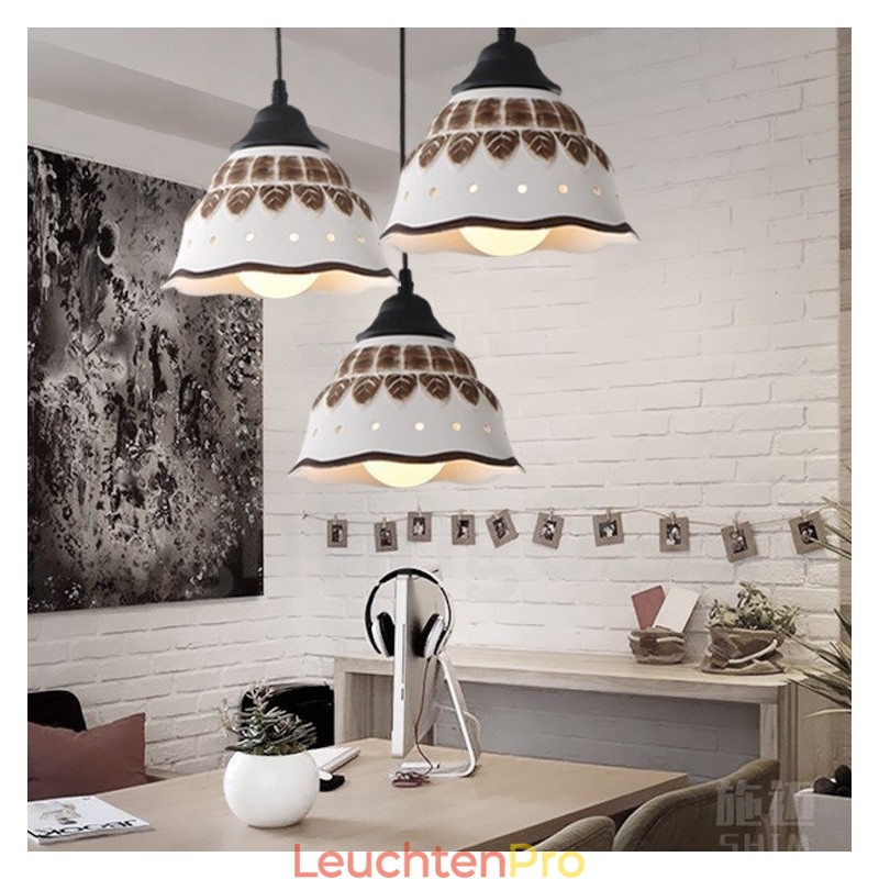 1-flammige, moderne Pendelleuchte mit Keramikschirm