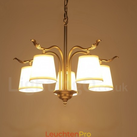 5-flammige Retro-Pendelleuchte aus rustikalem Messing mit Stoffschirm 5-flammige Retro-Pendelleuchte aus rustikalem Messing mit Stoffschirm