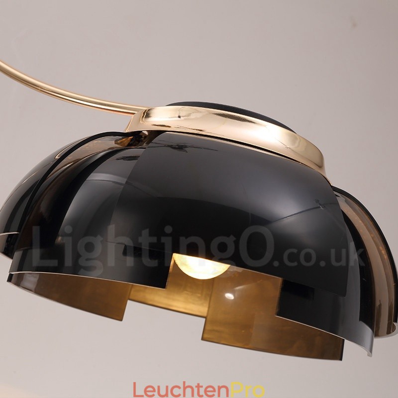 Moderner zeitgenössischer 3-flammiger Kronleuchter aus Stahl mit Acrylschirm