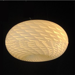 Moderne minimalistische geschnitzte milchig weiße Kronleuchterlampe