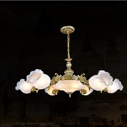 Traditioneller klassischer Vintage-Retro-Kronleuchter aus Bronzemetall