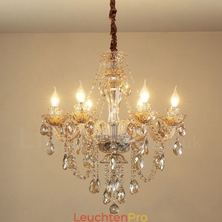 Eleganter Kronleuchter mit 6 Kerzen und Kristallen in Cognacfarbe Eleganter Kronleuchter mit 6 Kerzen und Kristallen in Cognacfarbe