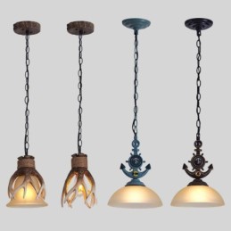 Eine hellblaue rustikale künstlerische Retro-Antik-Pendelleuchte mit Glasschirm