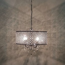 Traditioneller klassischer Kronleuchter aus Metall mit Kristallmalerei