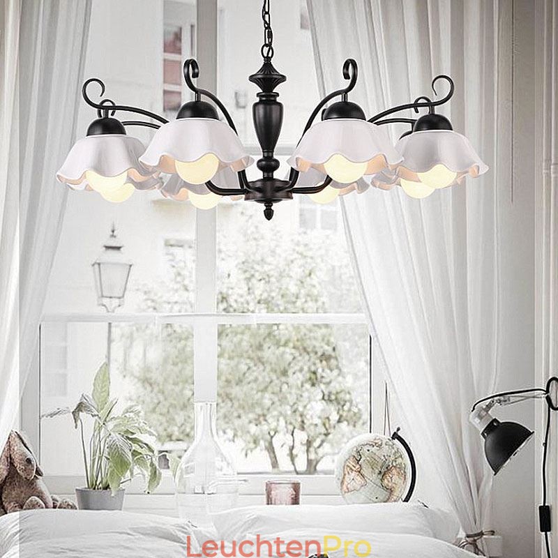 Nordische Pendelleuchte aus Eisen in Blumenform mit Glasschirm