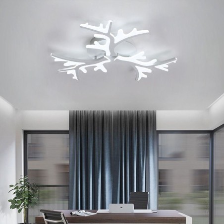 Moderne, minimalistische Deckenleuchte mit Geweih-Motiv Moderne, minimalistische Deckenleuchte mit Geweih-Motiv