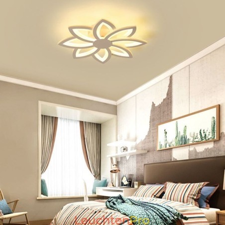 Deckenleuchte mit auffälliger Acrylblume, 55 cm