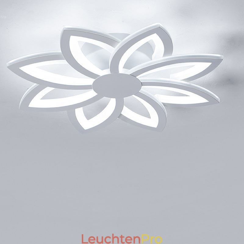 Deckenleuchte mit auffälliger Acrylblume, 55 cm