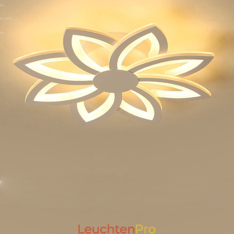 Deckenleuchte mit auffälliger Acrylblume, 55 cm